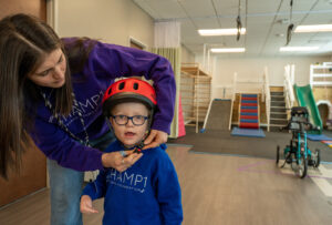 therapist and kid with helmet
